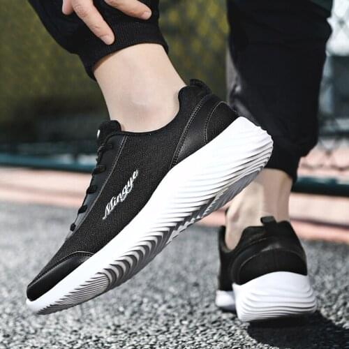 2021 Spring Mens Lightweight Mesh Comfortable Casual Shoes Fashion Leisure Travel Outdoor Sports Shoes Mens Trend Casual Shoes