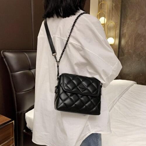 Womens chain messenger bag European and American style fashionable purses
