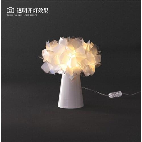 Petal table lamp model room creative decoration decoration Italian light luxury art warm bedroom bedside lamp