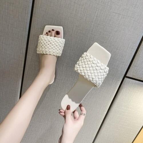 2021 New Fashion Able Womens Slippers One-word Woven Belt Outer Wear Lightweight Womens Sandals Lazy Beach Womens Shoes Hot