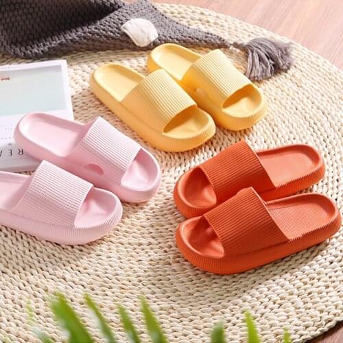 Bathroom Shoes Unisex Soft Slippers EVA Hole Leaking Slippers Women Slides Anti-slip Indoor Home Slippers House Bath Sandals Men