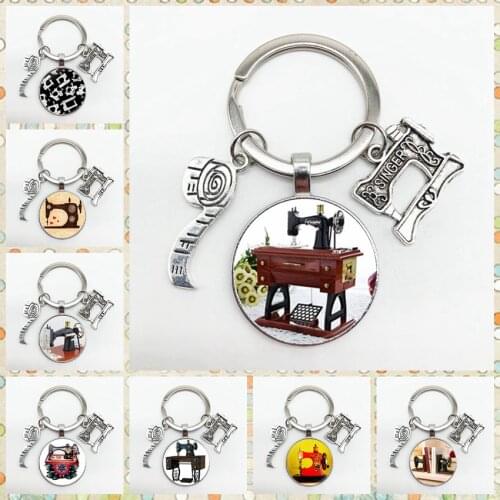 Sewing Machine Pendant Keychain Silver Scissors Sewing Machine Pattern Round Glass Keychain Clothing Designer Favorite Keychain