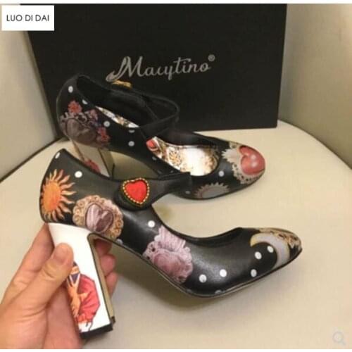 2020 Fashion show women vintage high heels chunky heel party shoes print leather pumps sweet heart pumps wedding dress shoes