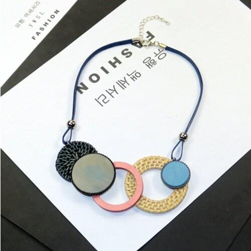 New Woman Necklaces Geometric Wood Pendant Handmade Knitted Circle Rope Short Sweater Chain Necklace Fashion Accessories