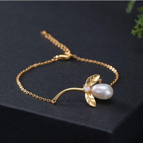 2021 Elegant Baroque Freshwater pearl leaves Bracelet For Woman Luxury Pendant Bracelet Fashion Girls Sweet Jewelry gift