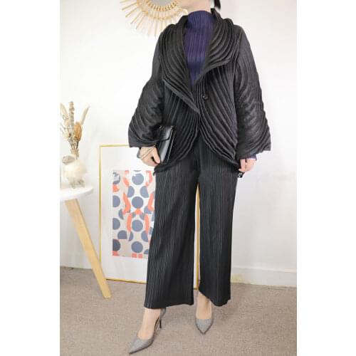 Miyake Pleated 2021 Spring cardigan cropped jacket big oversized plus size Korean style all-match Bat sleeved aesthetic coats