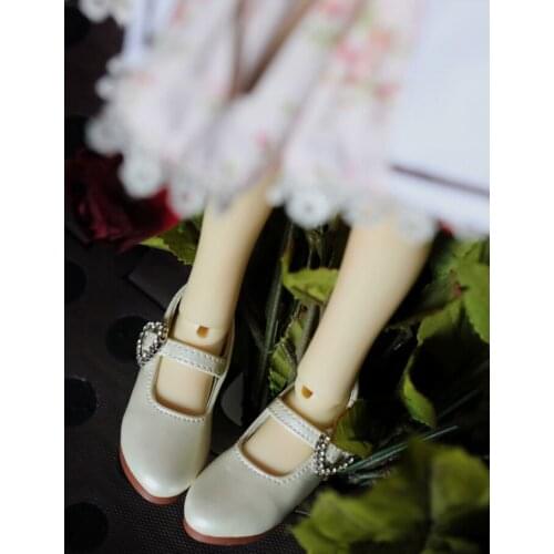 D01-P078 children handmade toy 1/3 1/4 Doll Accessories BJD/SD doll shoes Heart-shaped buckled shiny shoes 1 pair