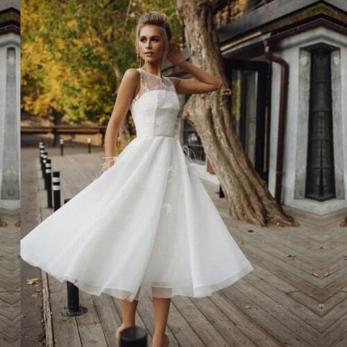 Sleeveless A Line Wedding Dresses Appliques O Neck Bridal Gown Wedding Gowns Knee Length Backless Vestido de Noiva 2021