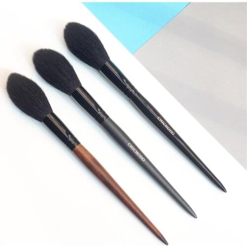 CHICHODO Pro Large Blending Brush - Precision Powder Highlighter Brush - Beauty Makeup Blending Tool