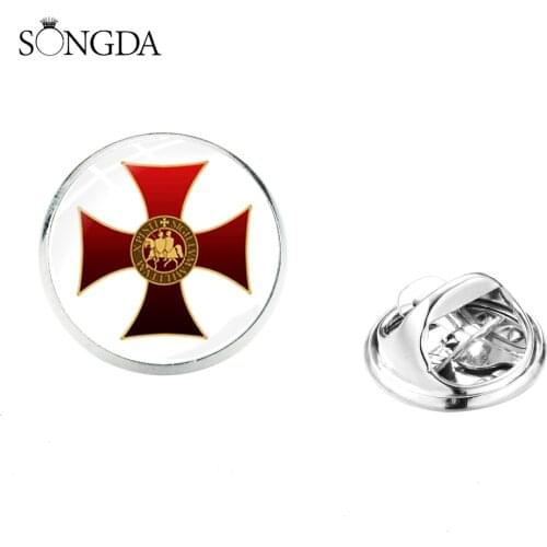 Red Armor Shield Knight Templar Crusade Cross Brooch Masonic Malta Knights Templar Seal Clasp Pin Badges Medieval Signet