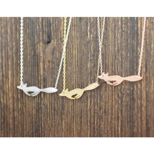 Simple and compact running small fox cat fox pet charm pendant necklace for ladies family harmony symbol lucky jewelry