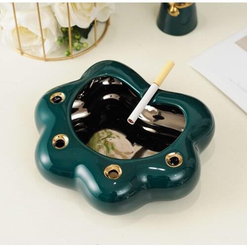 Nordic Creative Cute Cat Claw Ashtray Cool Household Living Room Fashion High-End Ashtray Light Luxury Decorations Ornaments