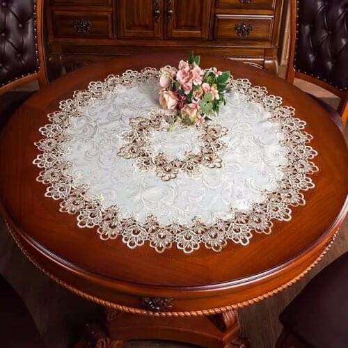 SLYNNYUEN Lace Tablecloths On The Table