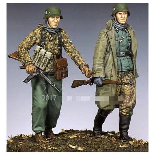 German resin soldiers of World War II Two German soldiers 1:35
