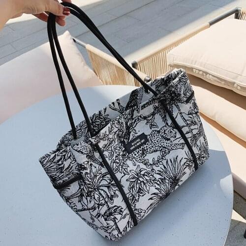 Forest Flowers High Capacity Big Shopper Shoulder Bags for Women 2021 New Arrival Designer Trends Casual Shopping Handbags