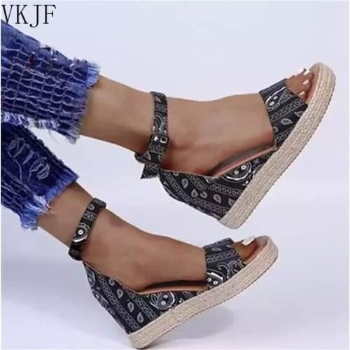 2021 New Womens Shoes Solid Color Printed Cloth Open Toe Buckle Wedge Heel Comfortable and Fashionable Summer Sandals
