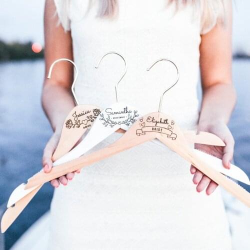 Personalized Wedding Bridal Gifts Engrave Name Wood Hanger Bridesmaid Groomsmen Laser Cut Dress Party Favor