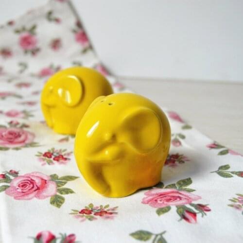 Mini spice container Elephant shaped spice jar salt and pepper shakers seasoning box Ceramic Spice Tools boxes for kitchen items