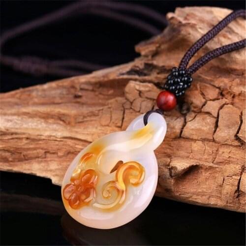 Fashion Sugar Core Jades Chalcedony Pendant Seiko Jades Chalcedony Reversal Qiankun Jades Chalcedony Plum Blossom Free Shipping