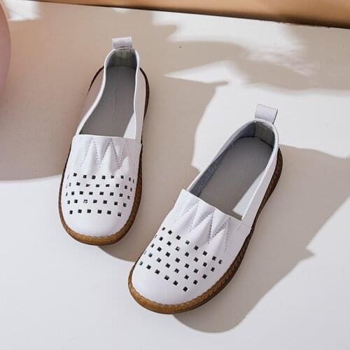 CAGILKZEL Fashion Ladies Flat Shoes Genuine Leather Autumn Shoes Ladies One Pedal Loafers Flat Shoes Mother Boat Shoes Moccasins
