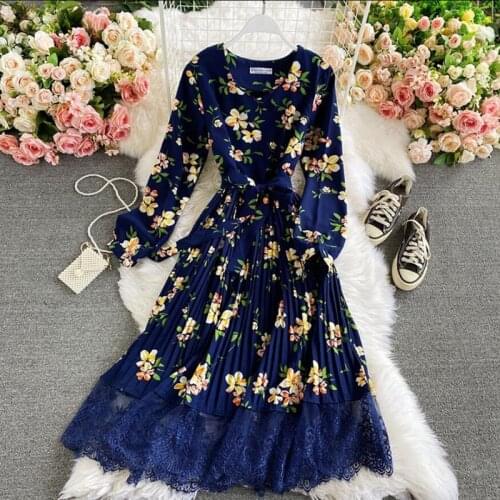 2021 Autumn Vintage Floral Print V-neck Long Dress Lace Patchwork Elegant Pleated Chiffon Dress Women Long Sleeve A-line Dress