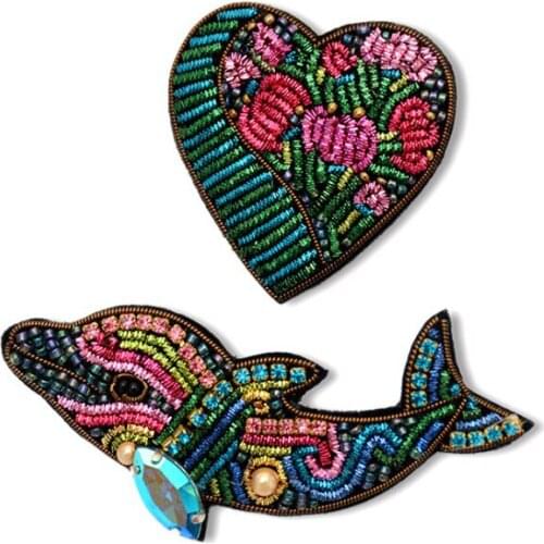 Handmade Indian Silk Embroidery Badge Dolphin Heart-Shaped Brooch Female Accessories High-End Cute Badges Wild Corsage