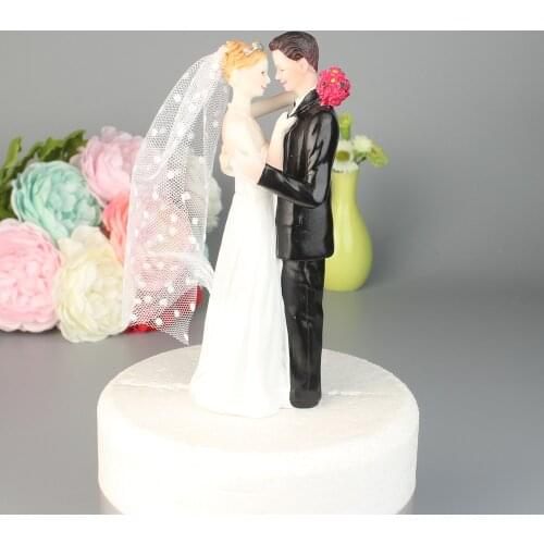 Bolafynia Cake Doll Resin Decoration Valentines Day Gift Cake Top Decoration wedding gift toy bride and groom are affectionate