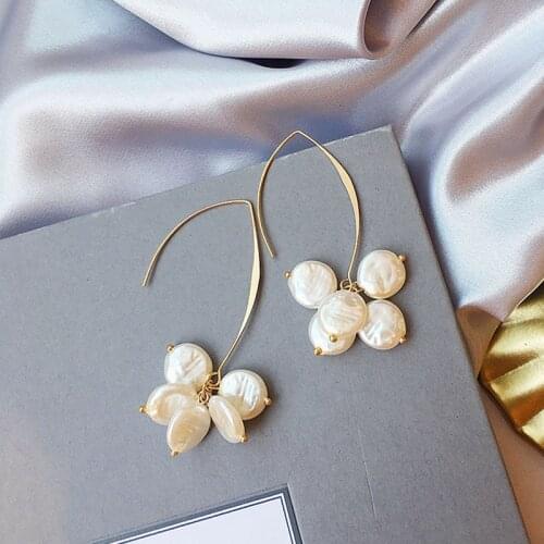 Korea Dongdaemun with the same paragraph freshwater pearl earrings net red face thin ear hook metal earrings net red earrings