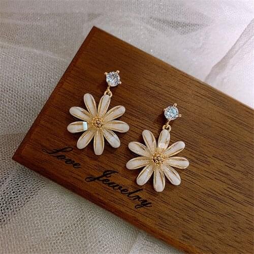 Korean Personality Daisy Earrings Resin Flowers Earrings Girls Cute Earrings Womens Jewelry Brincos Factory Wholesale