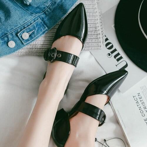 Womens low heel shallow belt buckle shallow shoes high quality patent leather flat shoes breathable and comfortable pointed Mar