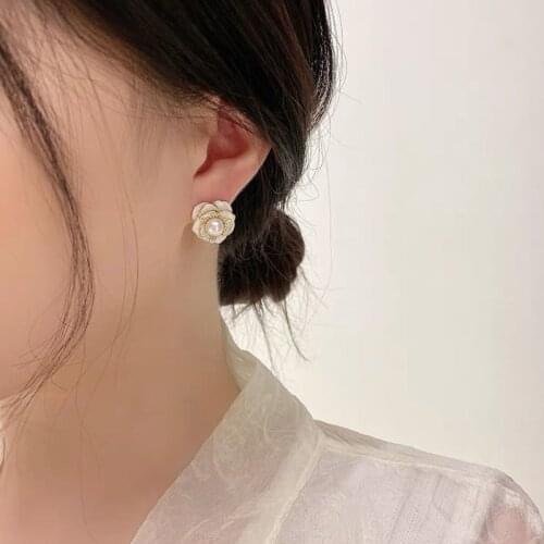 YAOLOGE 2021 New Light Gold Color Flower Stud Earrings Rhinestone Alloy Earrings Brincos For Women Fashion Party Jewelry Gift