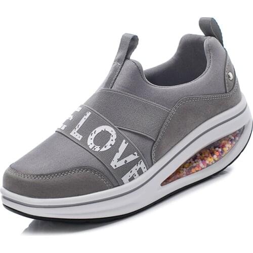 Trendy Women Sneakers Thick Sole Ladies Platform Shoes Chunky Dad Women Shoes Height Increase Soft Walking Trainer Girls Slip-on