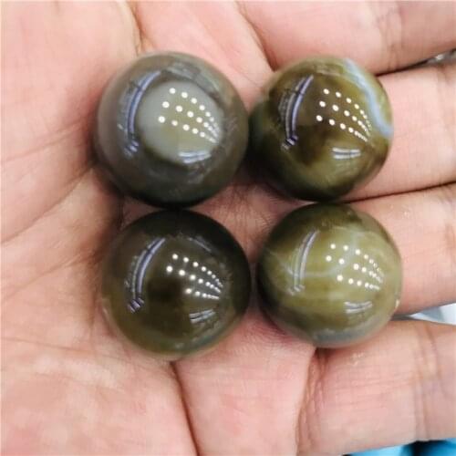 Natural agate crystal balls are used for home decor balls and holiday party embellishment with quartz healing crystals