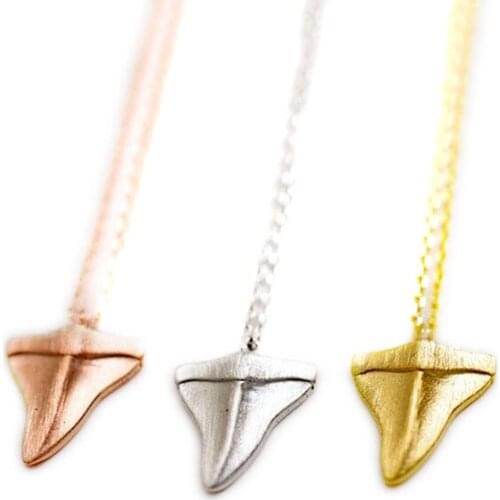 Fashion shark teeth necklaces Beautiful silver plated sharks teeth pendant necklaces Animal teeth necklaces for women