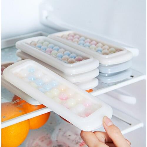 Small ice hockey mold for refrigerator ice Cube Tray Round Shape with Lid Plastic Flexible Ice Ball Mould for Home
