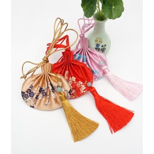 Palace brocade accessories purse car sachet finished products, containing herbs and dried flowers to drive away mosquitoes