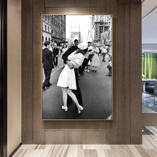 Century Kiss In V-J Day World War 2 Canvas Painting Art Poster and Print Wall Art Old Picture for Living Room Decor