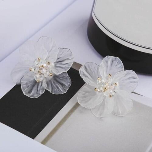 Lifefontier Sweet Transparent White Resin Flower Petal Beads Stud Earrings For Women Summer Camellia Earrings Pendientes Jewelry