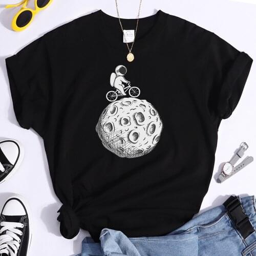 Astronaut Around The Moon womens Tees Shirts Fashion Breathable Clothing Breathable T-shirt Harajuku Tops Summer Women T Shirt
