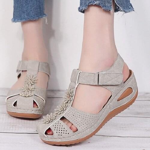 2021 Womens Wedge Sandals Flower Shoes Peep Toe Bohemia Ankle Strap Hollow Round Toe Casual Outdoor Slip On Shoes