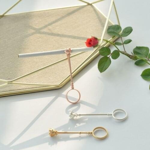 1PCs Vintage Cigarette Holder Ring Rack Rose Metal Finger Clip Women Men Smoker Ring Gift Cigarettes Smoking Accessories