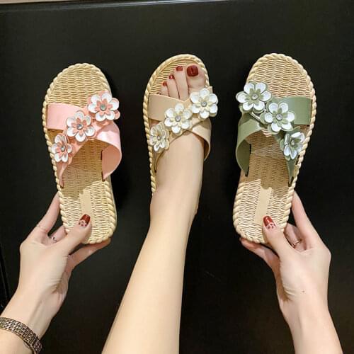 Slippers womens summer wear new Korean fashion beach shoes flower cool slippers non slip flat bottomed versatile slippers
