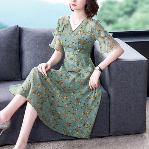 2020 Korean Summer V-neck short-sleeved Floral Chiffon Dress Women Elegant waist Slim mid-length A-line Dress B346