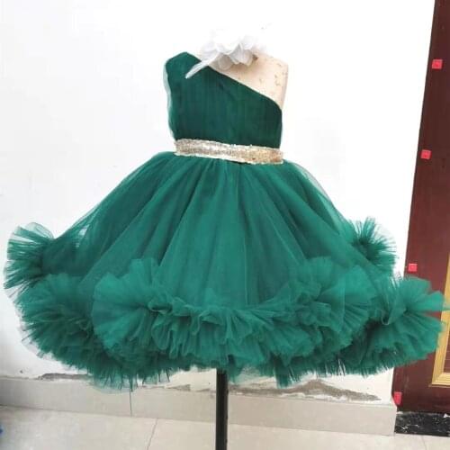 One Shoulder Baby Girls Birthday Party Green Puffy Tutu Dress Golden Waistband Lovely Girls First Year Birthday Celebration Gown