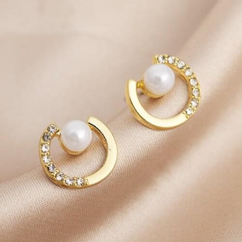 Fashion Copper Stainless Steel Round Pearl Ear Nail Classic Compact Temperament Earing Delicate Stud Earrings For Woman In 2021