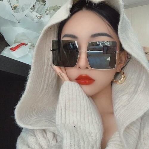 Web celebrity European INS show thin simple long face glasses lady personality big frame retro