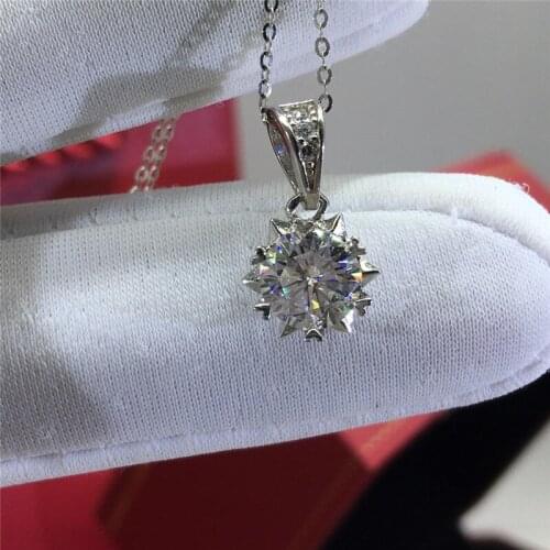 High Quality Silver 1 Carat Diamond Test Passed Excellent Cut D Color Moissanite Snowflake Pendant Necklace Female Jewelry Gift