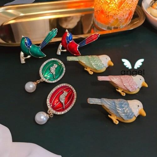 Europe and the United States to restore ancient ways brooch pin birds animal pearl enamel glaze drip and lovely girl
