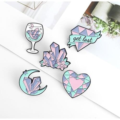 Personalized Jewel Letter Brooch Moon and Heart Cup Brooch Love Badge Pink Crystal Mineral Badge New Diamond Flower Pins