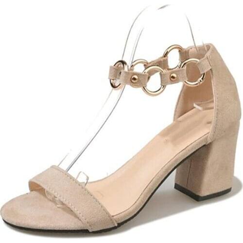 In the vintage heels, the girl students in the chunky shoes and sandals are wearing a one-word buckle with a pair of shoes